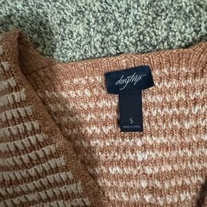 Daytrip Women's V-Neck Sweater in Tan and Cream